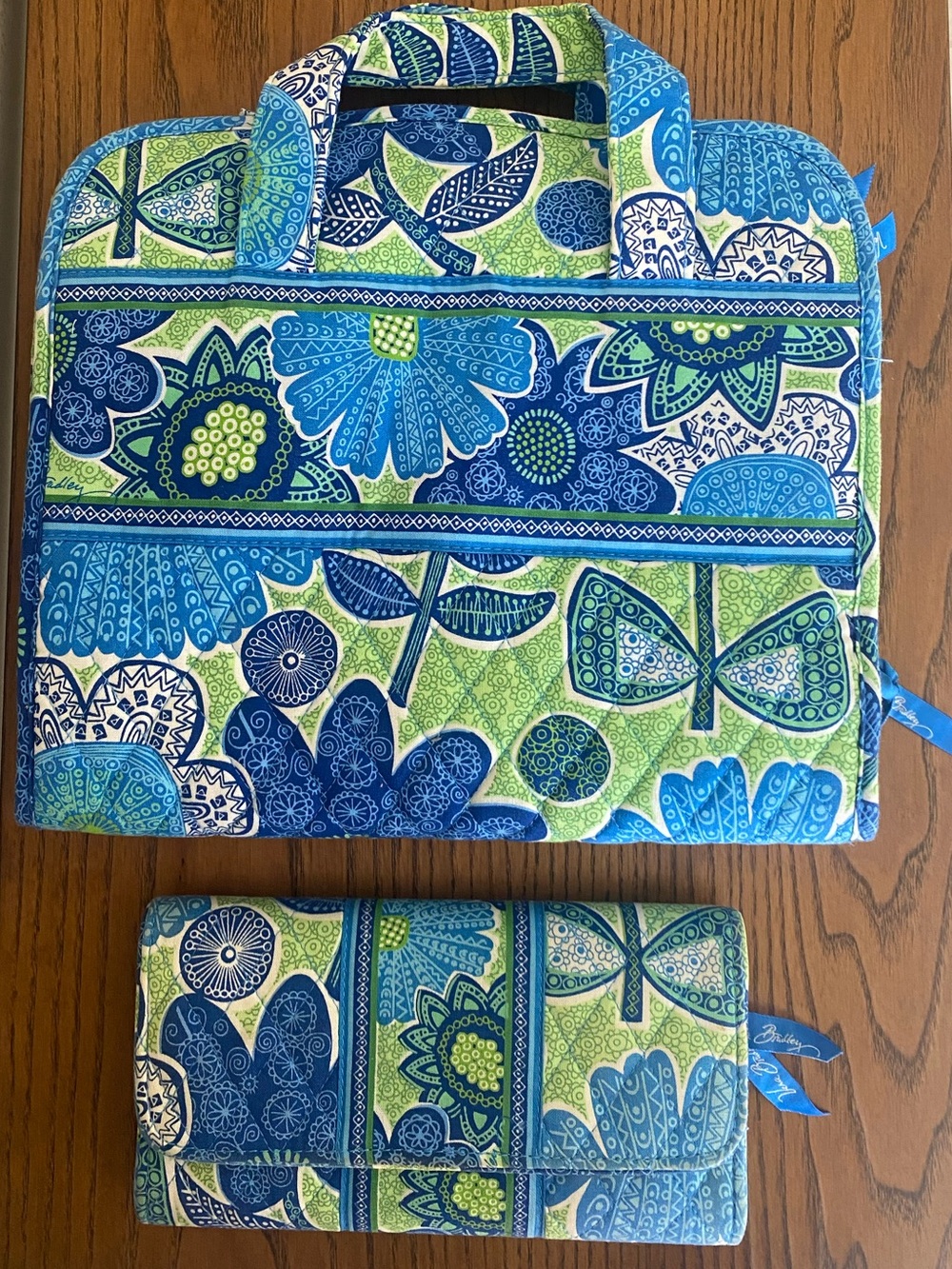 VERA BRADLEY Set  Hanging Travel Organizer And Wallet  Doodle Daisy Discontinued